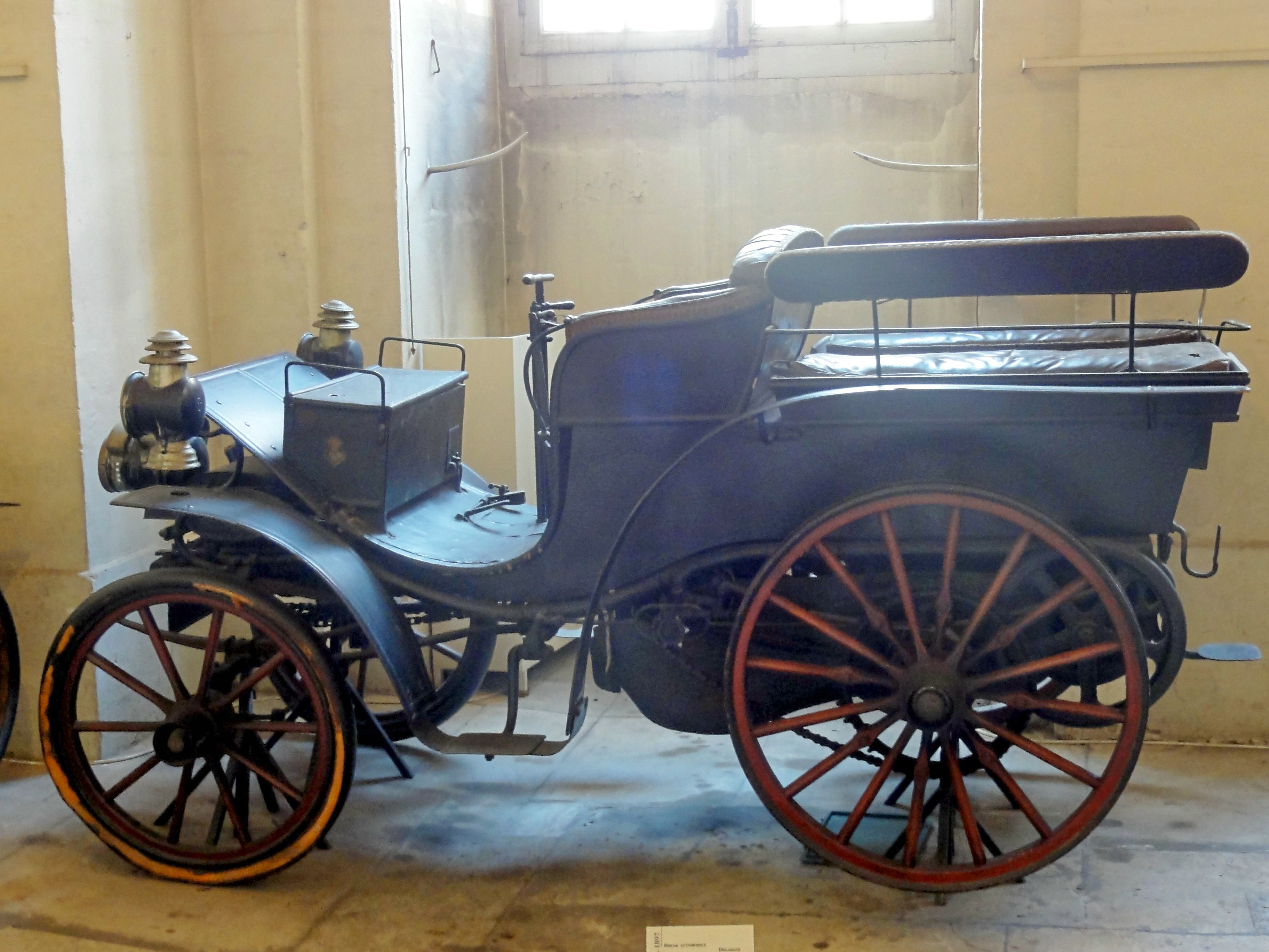 Compiègne_60_musée_de_la_Voiture_Break_automobile_Delahaye_1897_1