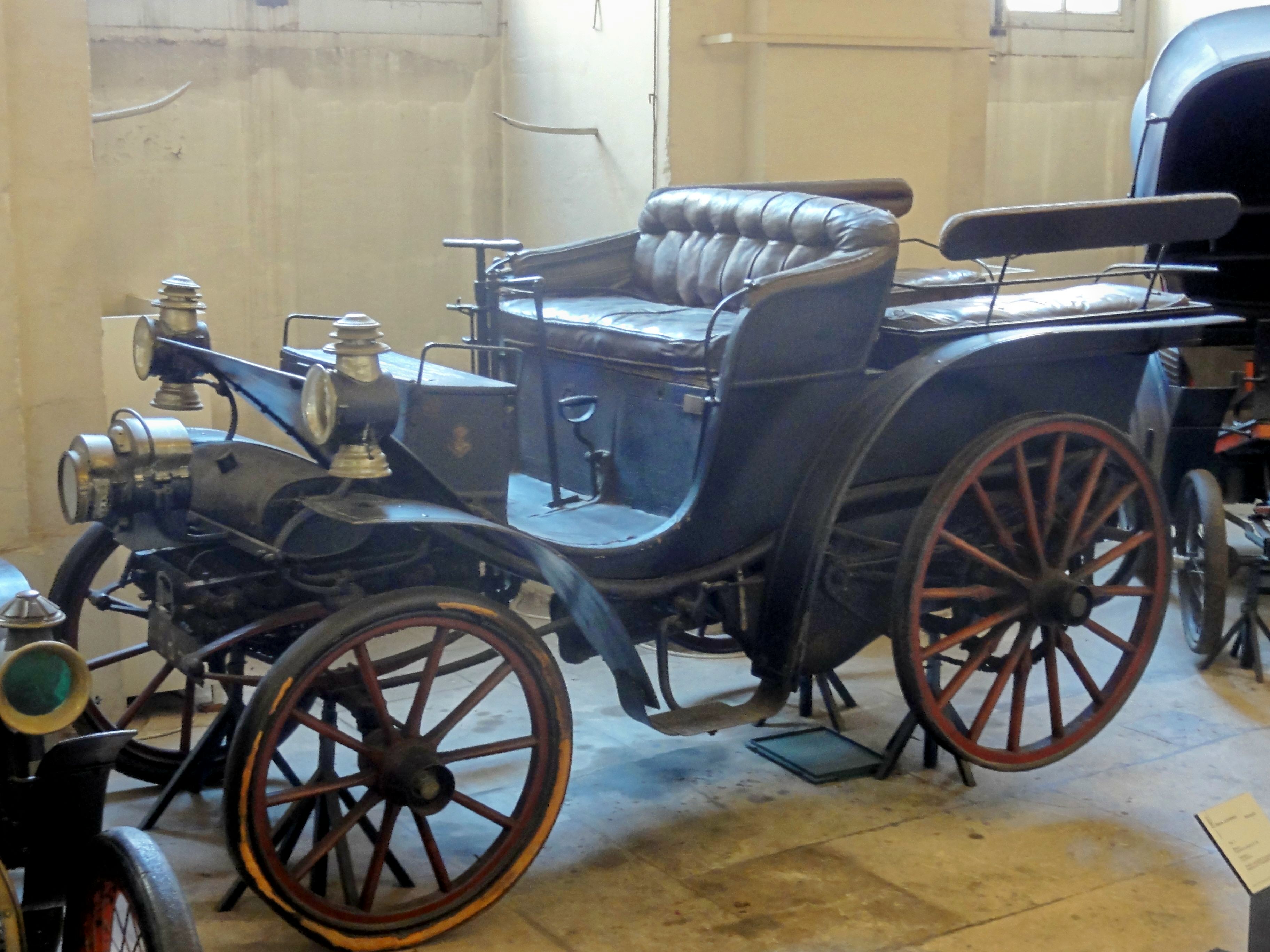 Compiègne_60_musée_de_la_Voiture_Break_automobile_Delahaye_1897_2