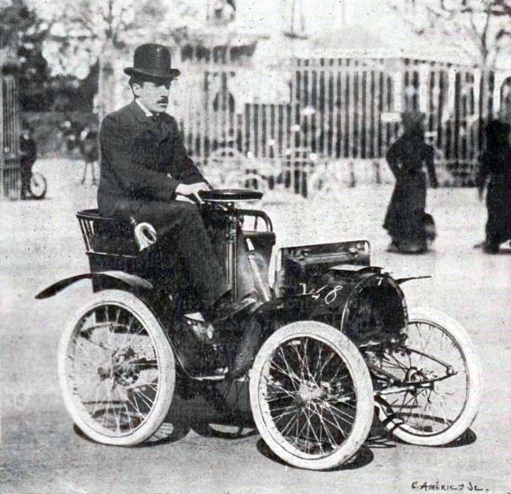Louis_Renault_with_his_first_car