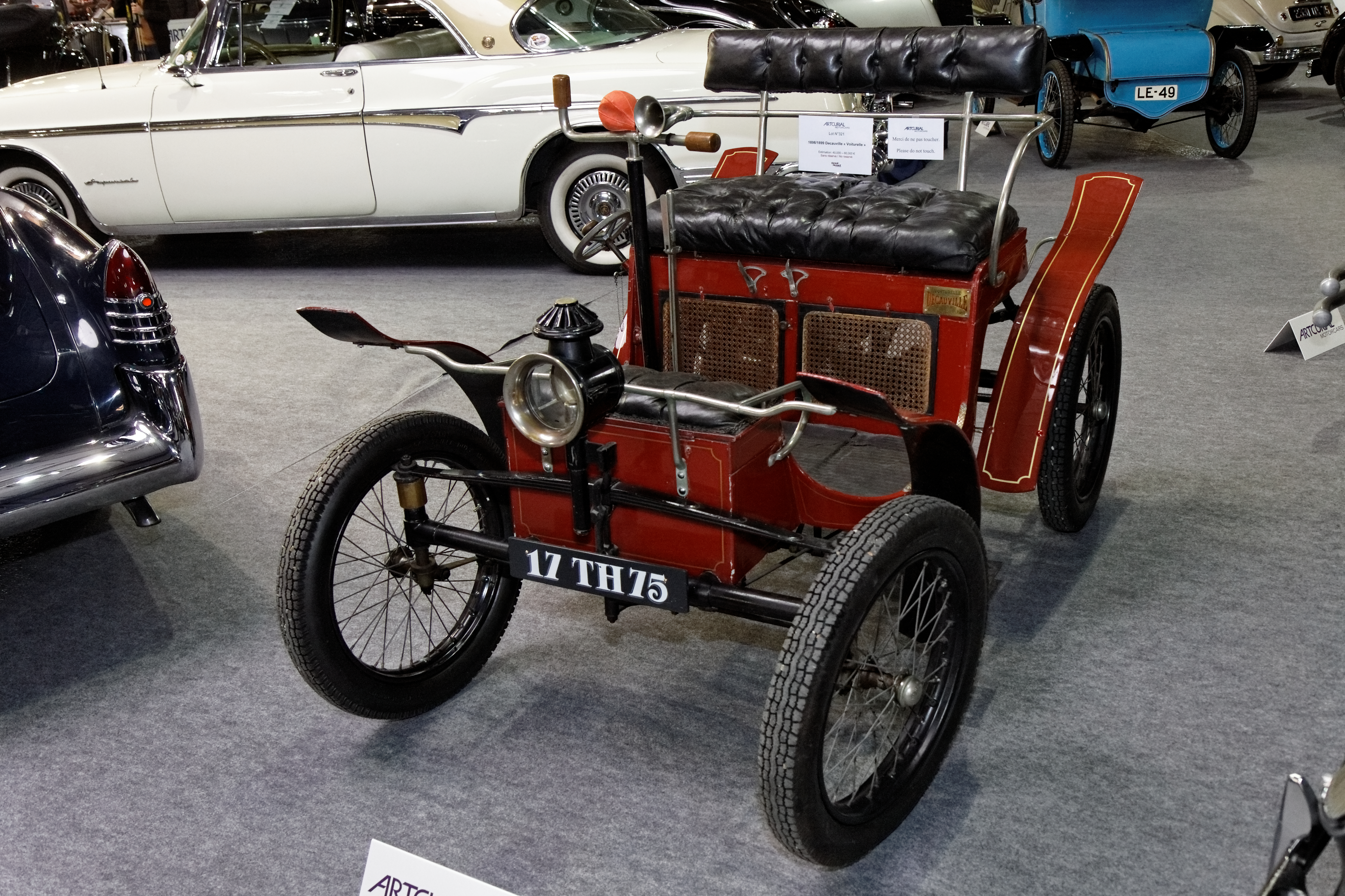 Paris_-_Retromobile_2012_-_Decauville_voiturette_-_1898-1899_-_002