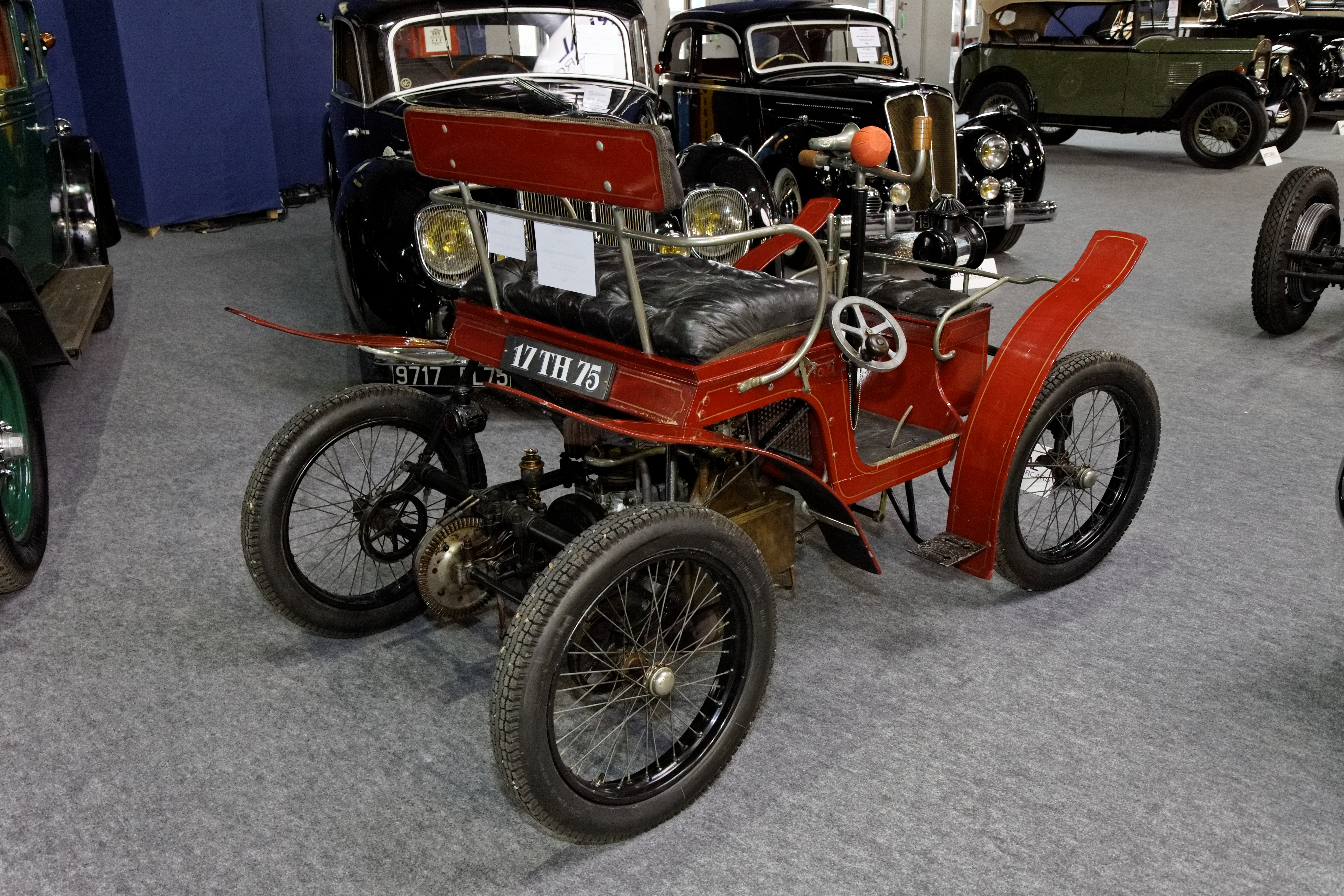 Paris_-_Retromobile_2012_-_Decauville_voiturette_-_1898-1899_-_003