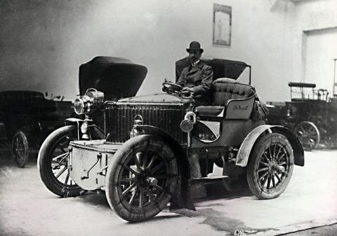 Front-engine Audibert and Lavirotte automobile in a workshop