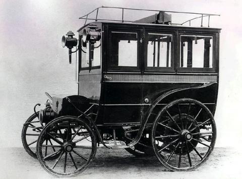 Enclosed Audibert and Lavirotte passenger carriage